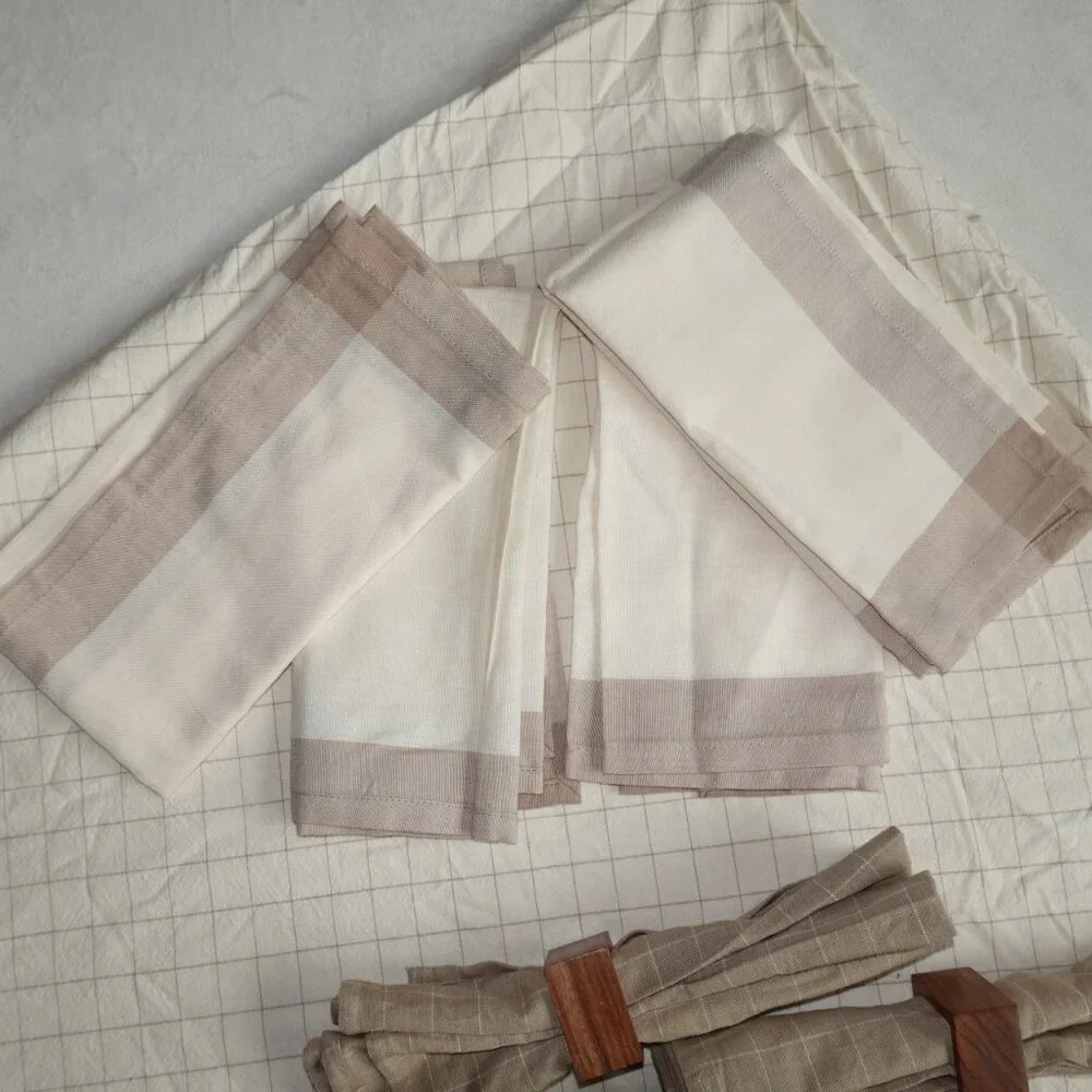 Martha Stewart Round Tablecloth + 8 Cloth Napkins + 4 Wooden Napkin Holders